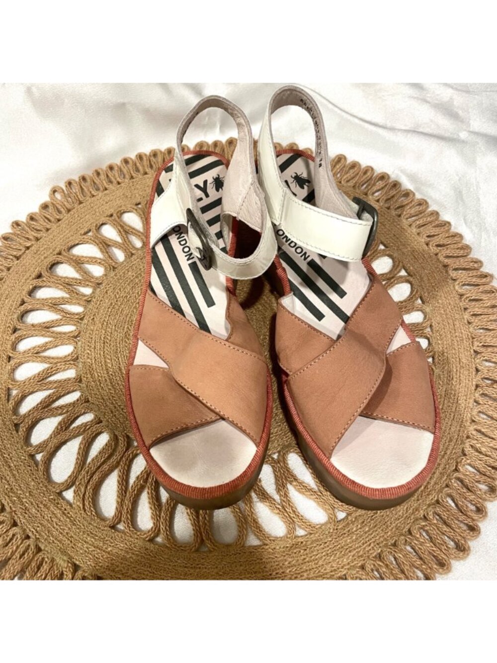 Fly London Bace Platform Wedge Sandal Pink White Leather Size EU 38 Artsy Chic - Picture 3 of 11